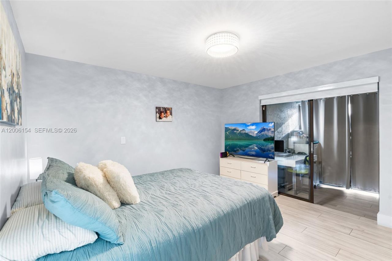 1064 NW 97th Ave , Unit 219, Pembroke Pines, FL 33024 Photo