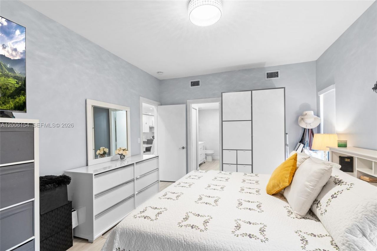 1064 NW 97th Ave , Unit 219, Pembroke Pines, FL 33024 Photo