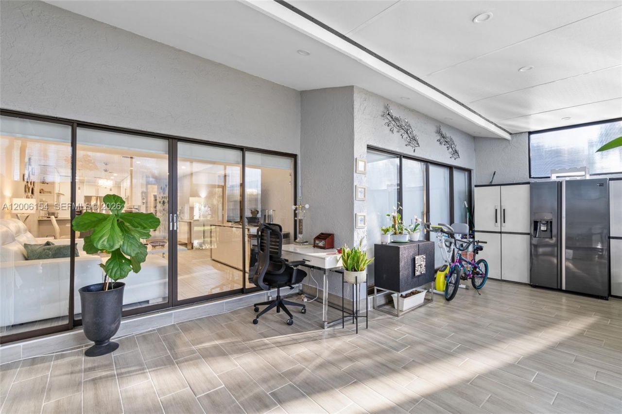 1064 NW 97th Ave , Unit 219, Pembroke Pines, FL 33024 Photo