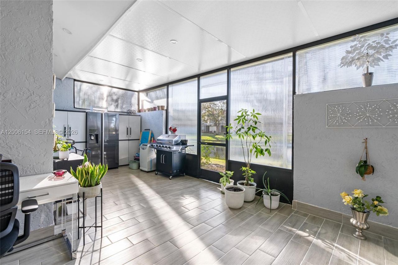 1064 NW 97th Ave , Unit 219, Pembroke Pines, FL 33024 Photo