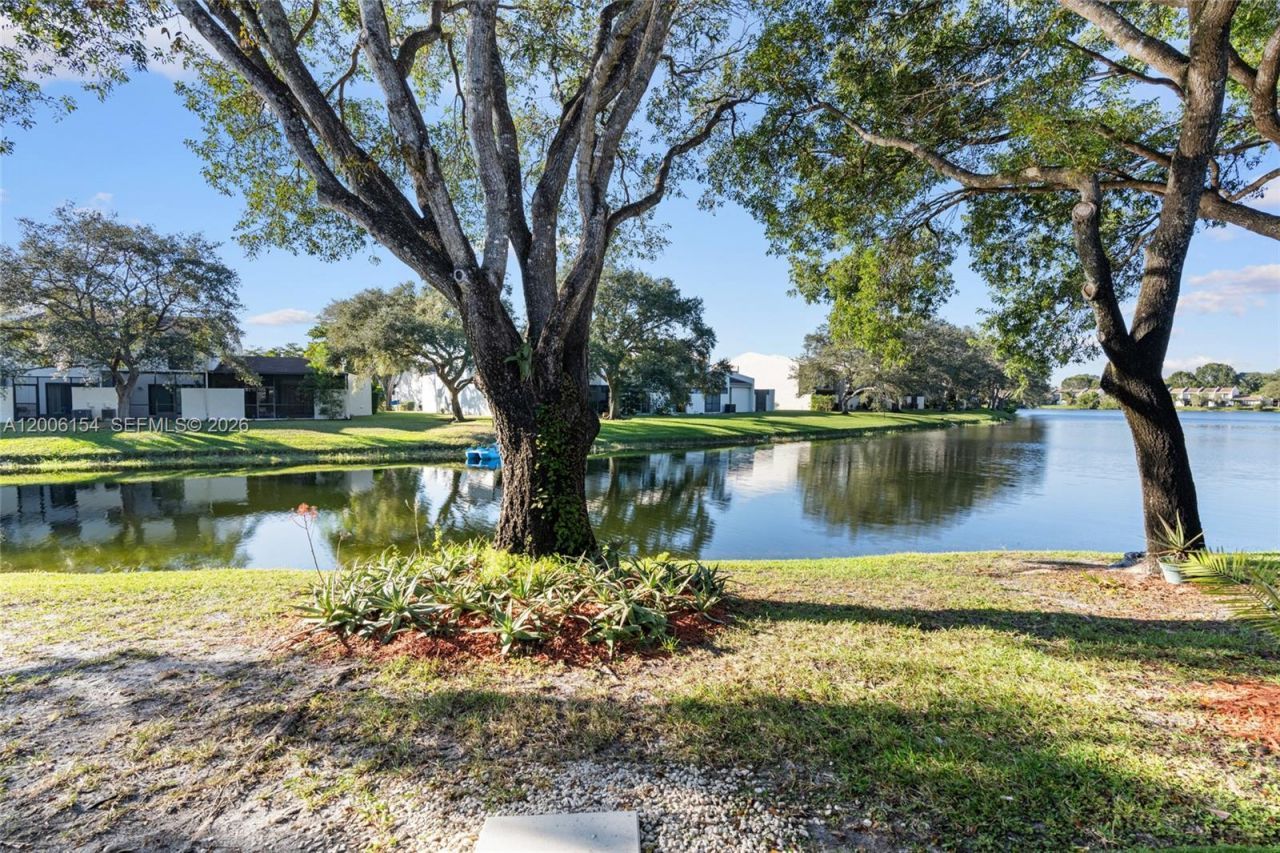 1064 NW 97th Ave , Unit 219, Pembroke Pines, FL 33024 Photo