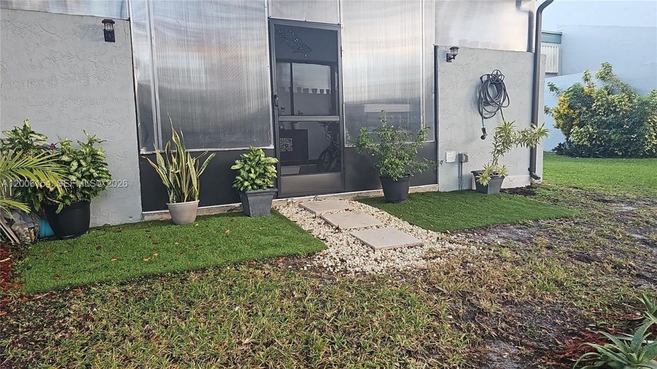 1064 NW 97th Ave , Unit 219, Pembroke Pines, FL 33024 Photo