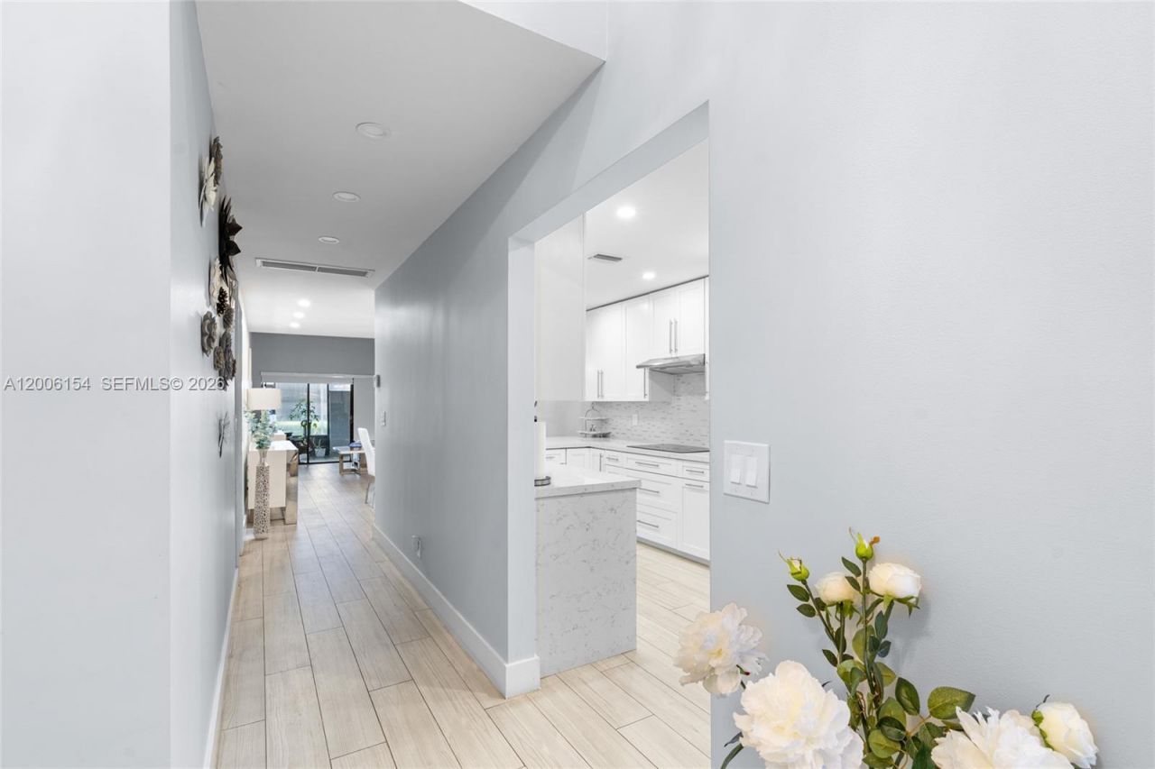 1064 NW 97th Ave , Unit 219, Pembroke Pines, FL 33024 Photo