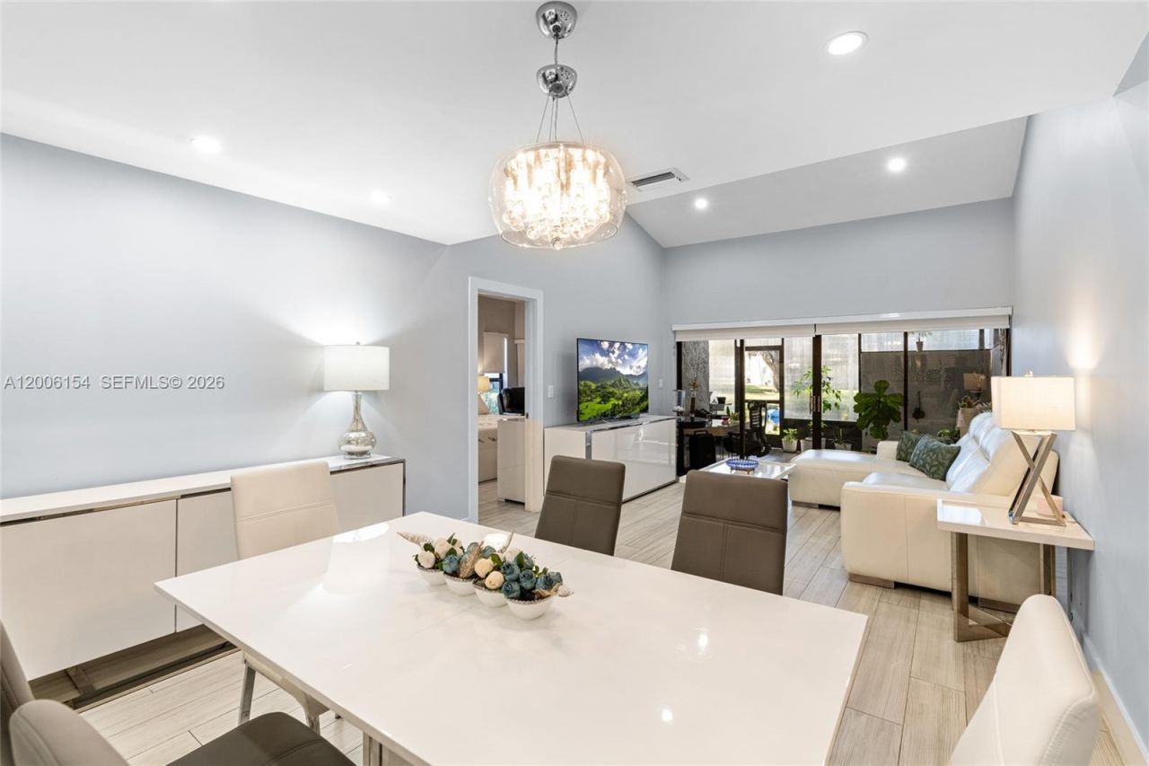 1064 NW 97th Ave , Unit 219, Pembroke Pines, FL 33024 Photo