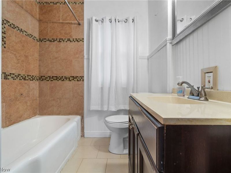 1037 Hardesty Boulevard, Akron, OH 44320 Photo 14