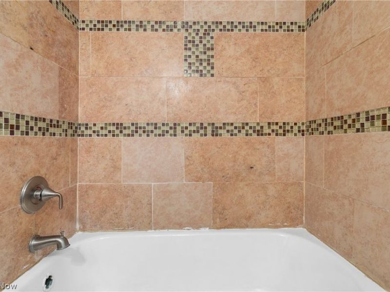 1037 Hardesty Boulevard, Akron, OH 44320 Photo 15