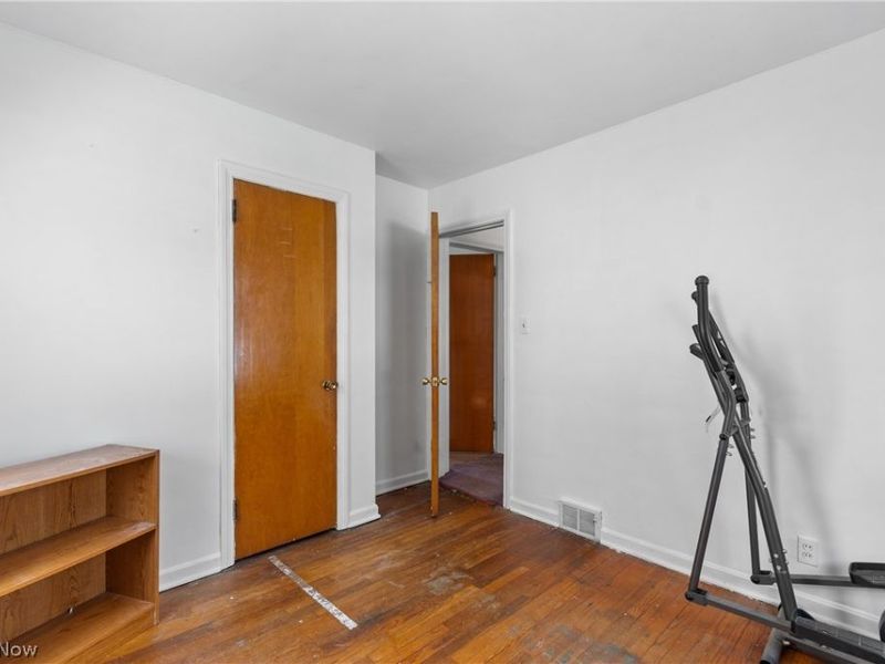 1037 Hardesty Boulevard, Akron, OH 44320 Photo 17