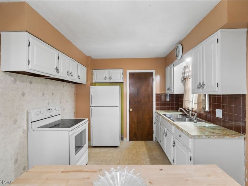 1037 Hardesty Boulevard, Akron, OH 44320 Photo 4