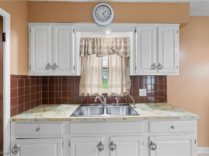 1037 Hardesty Boulevard, Akron, OH 44320 Photo 5