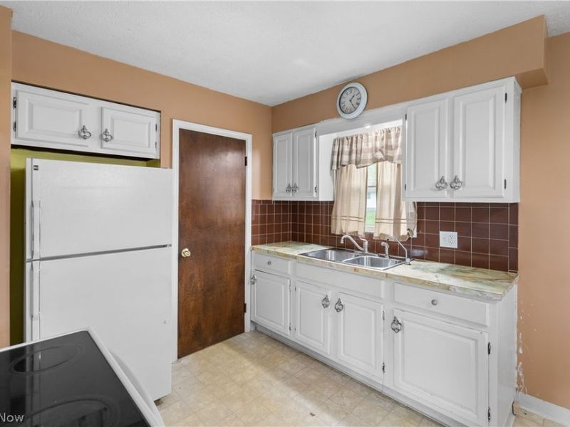 1037 Hardesty Boulevard, Akron, OH 44320 Photo 6