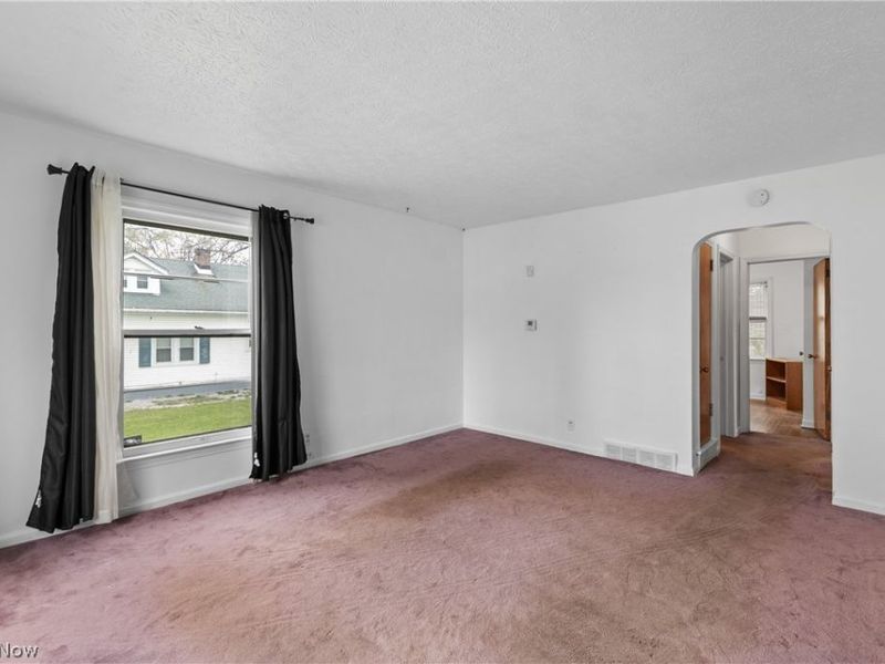 1037 Hardesty Boulevard, Akron, OH 44320 Photo 8