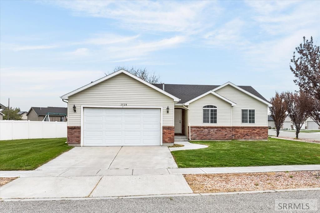 1528 Cobblestone Lane, Chubbuck, ID 83202 Main Photo