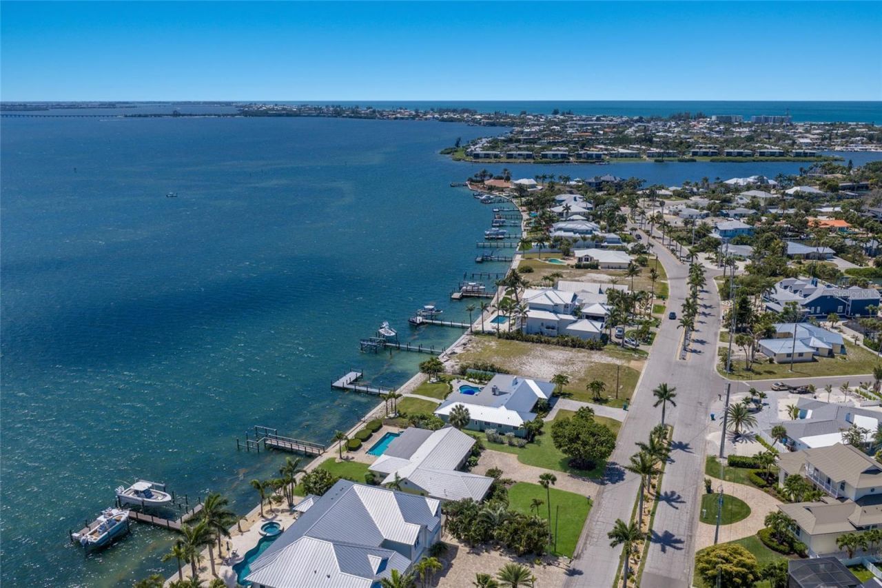 633 Key Royale Drive, Holmes Beach, FL 34217 Photo