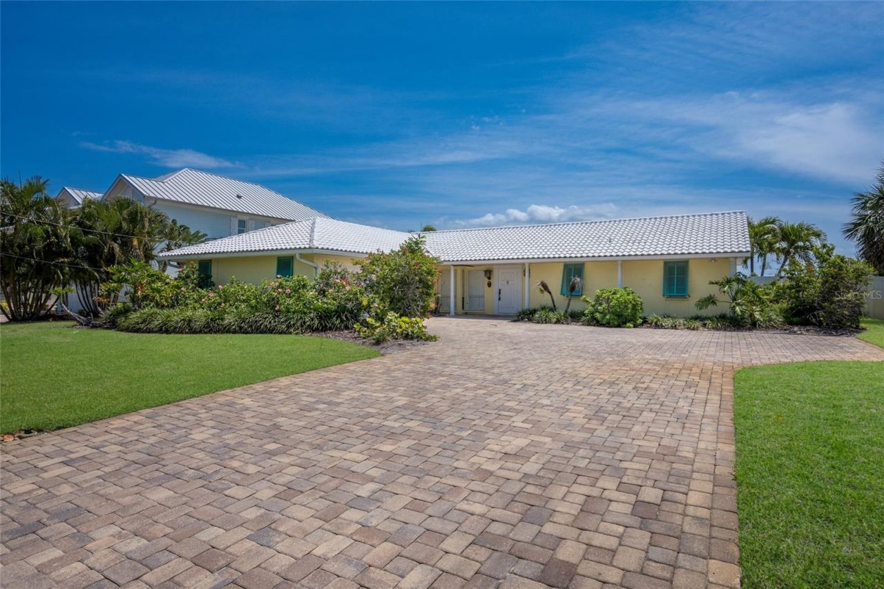 633 Key Royale Drive, Holmes Beach, FL 34217 Photo