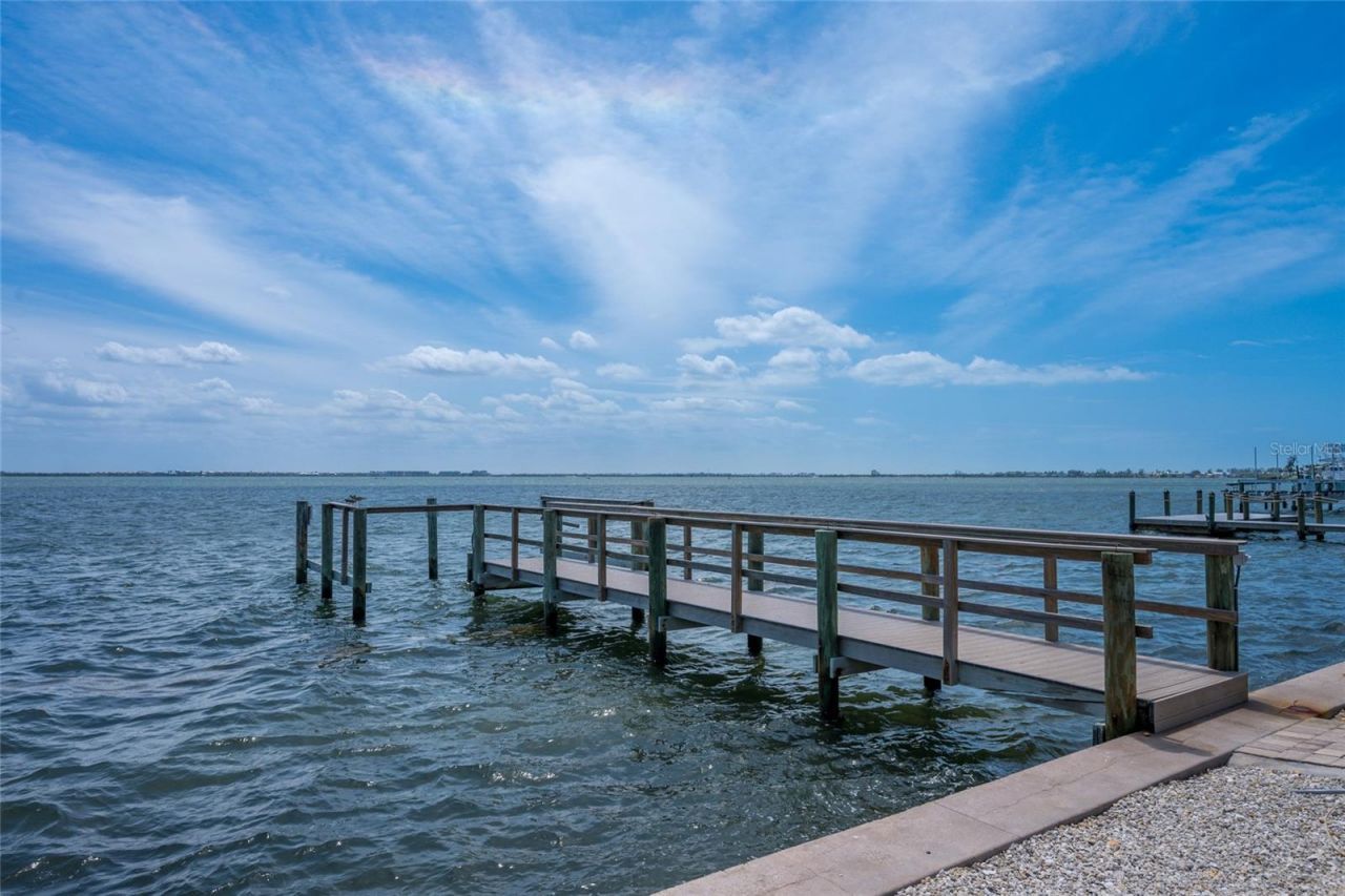 633 Key Royale Drive, Holmes Beach, FL 34217 Photo
