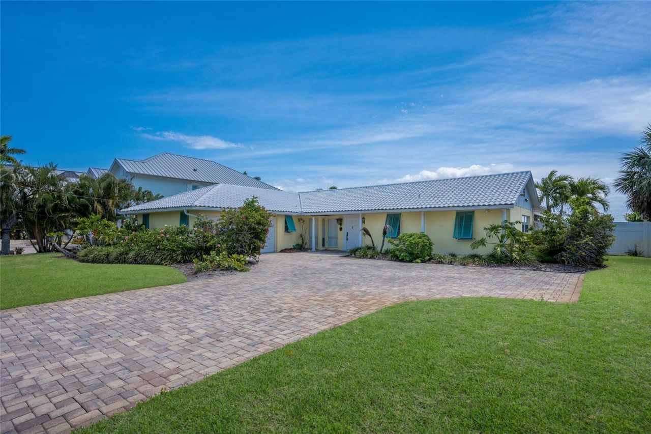 633 Key Royale Drive, Holmes Beach, FL 34217 Photo