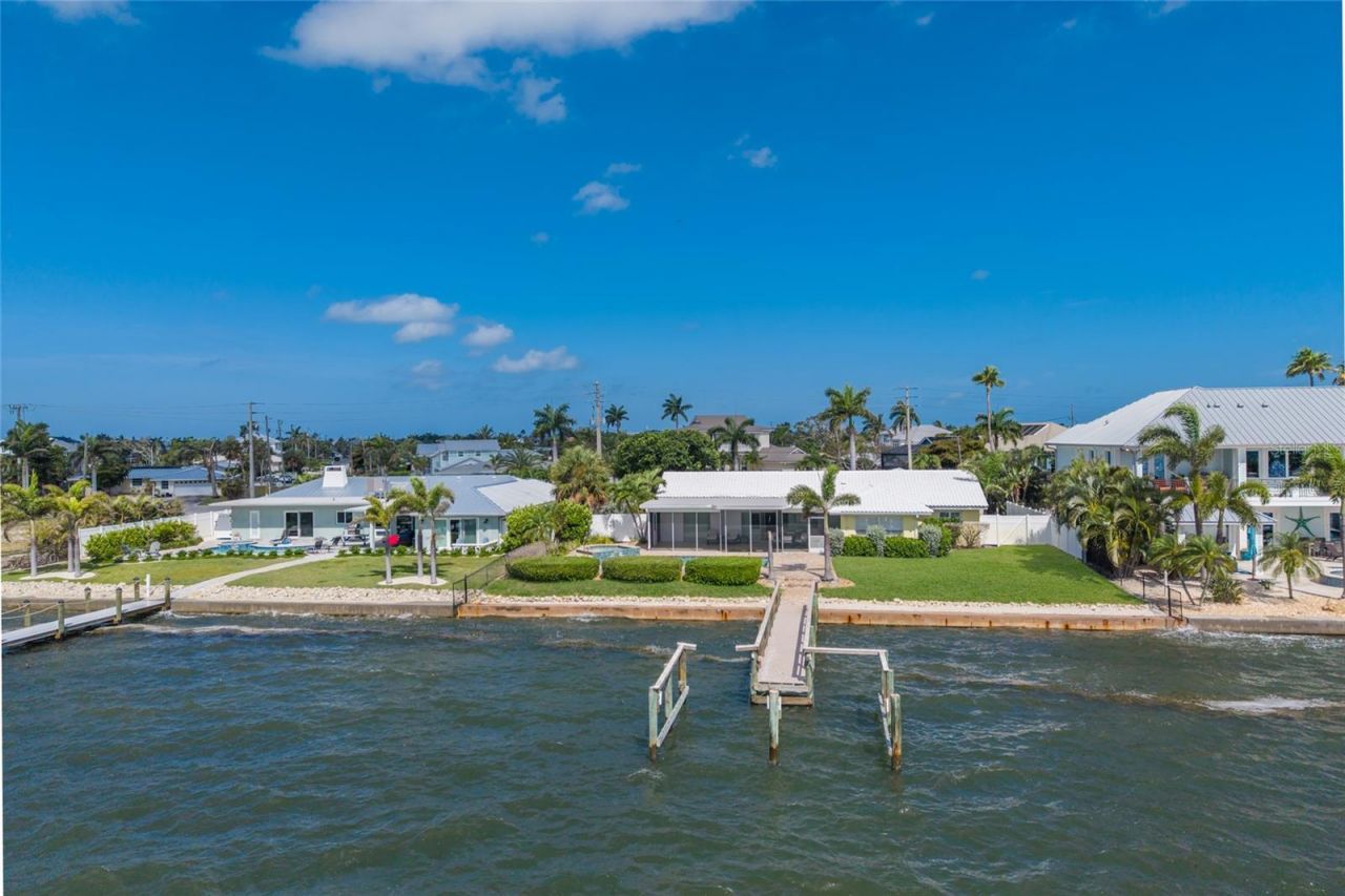 633 Key Royale Drive, Holmes Beach, FL 34217 Photo