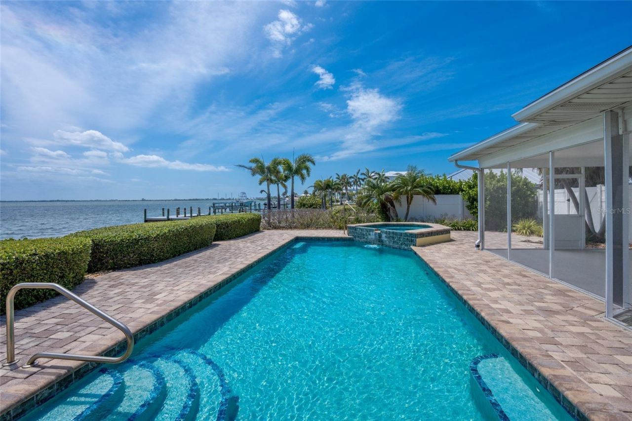 633 Key Royale Drive, Holmes Beach, FL 34217 Photo