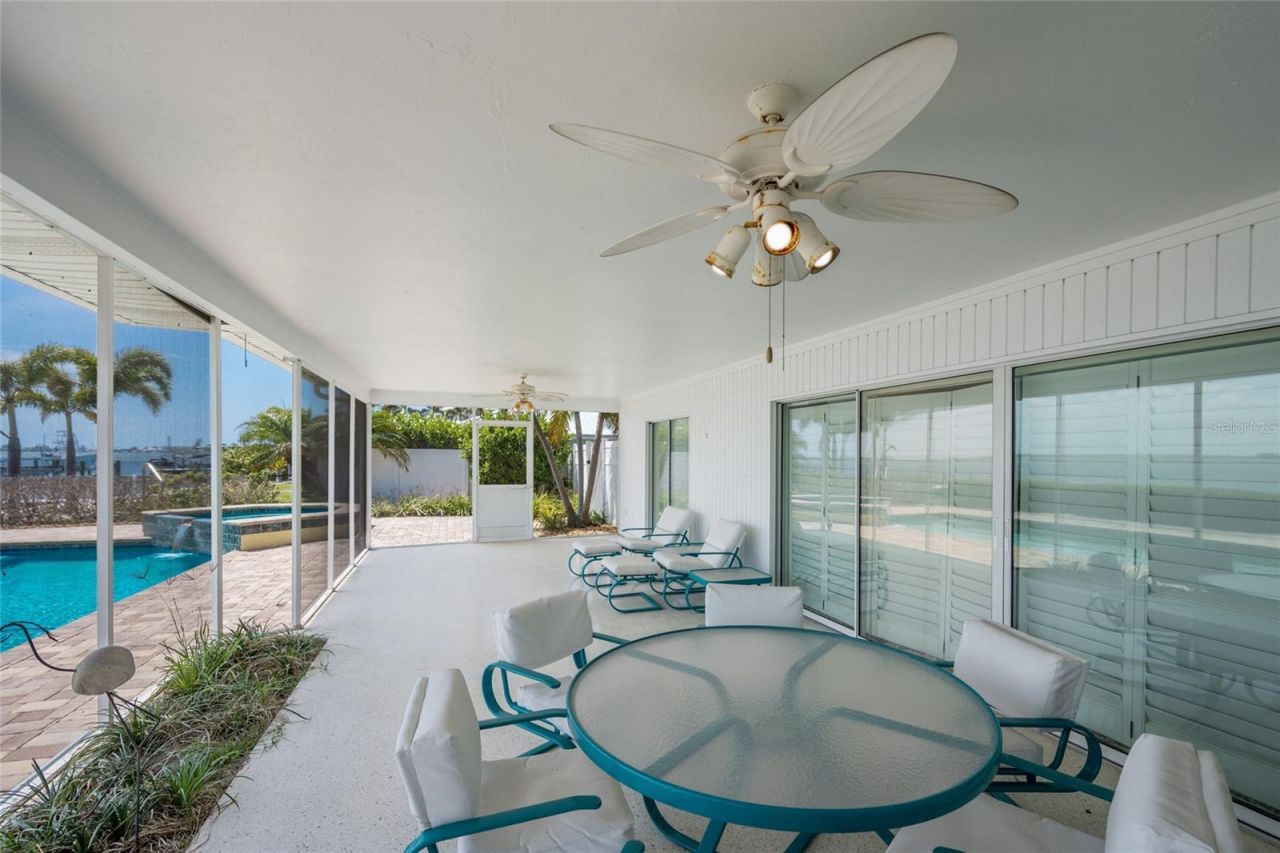 633 Key Royale Drive, Holmes Beach, FL 34217 Photo