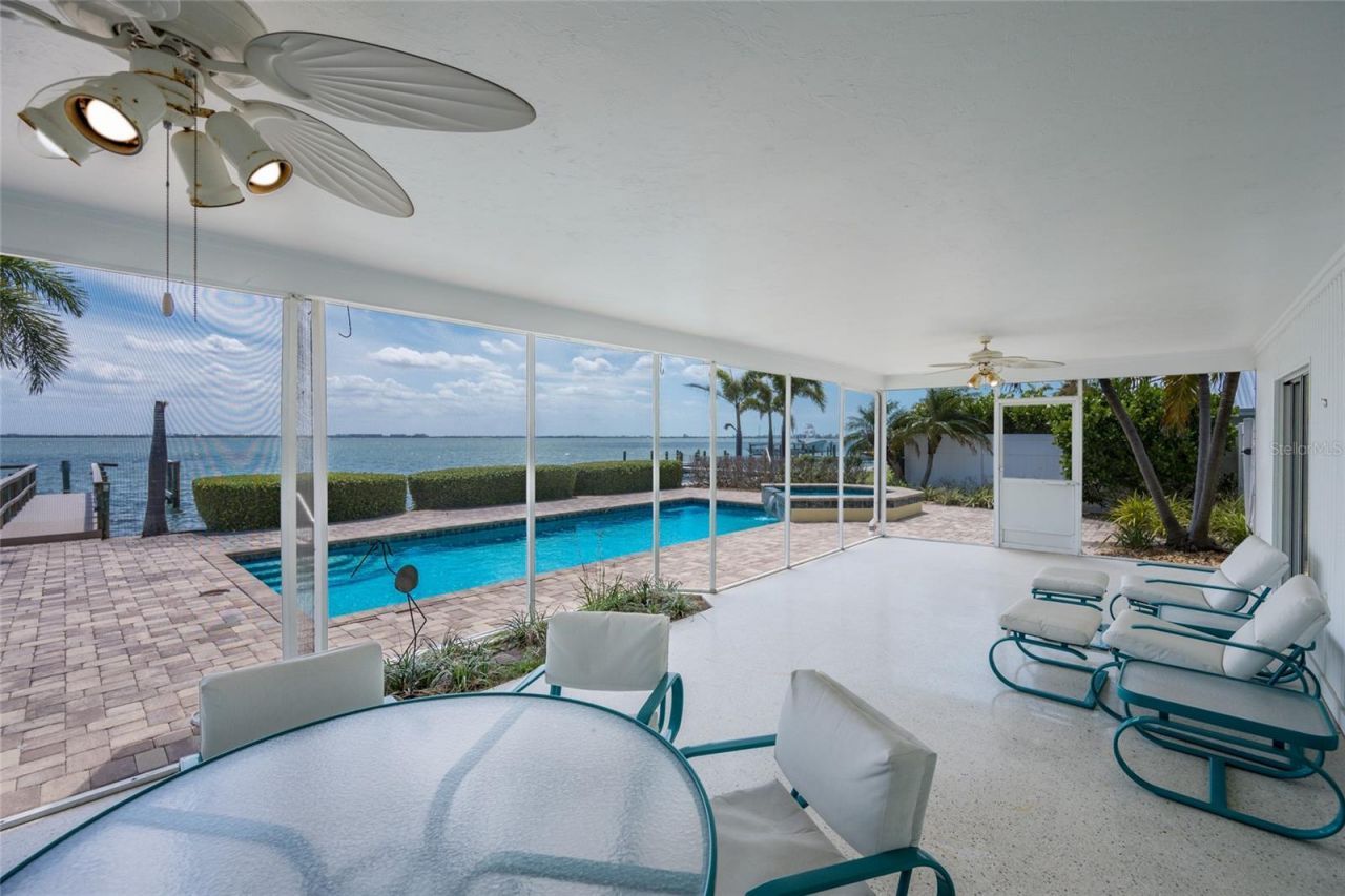 633 Key Royale Drive, Holmes Beach, FL 34217 Photo