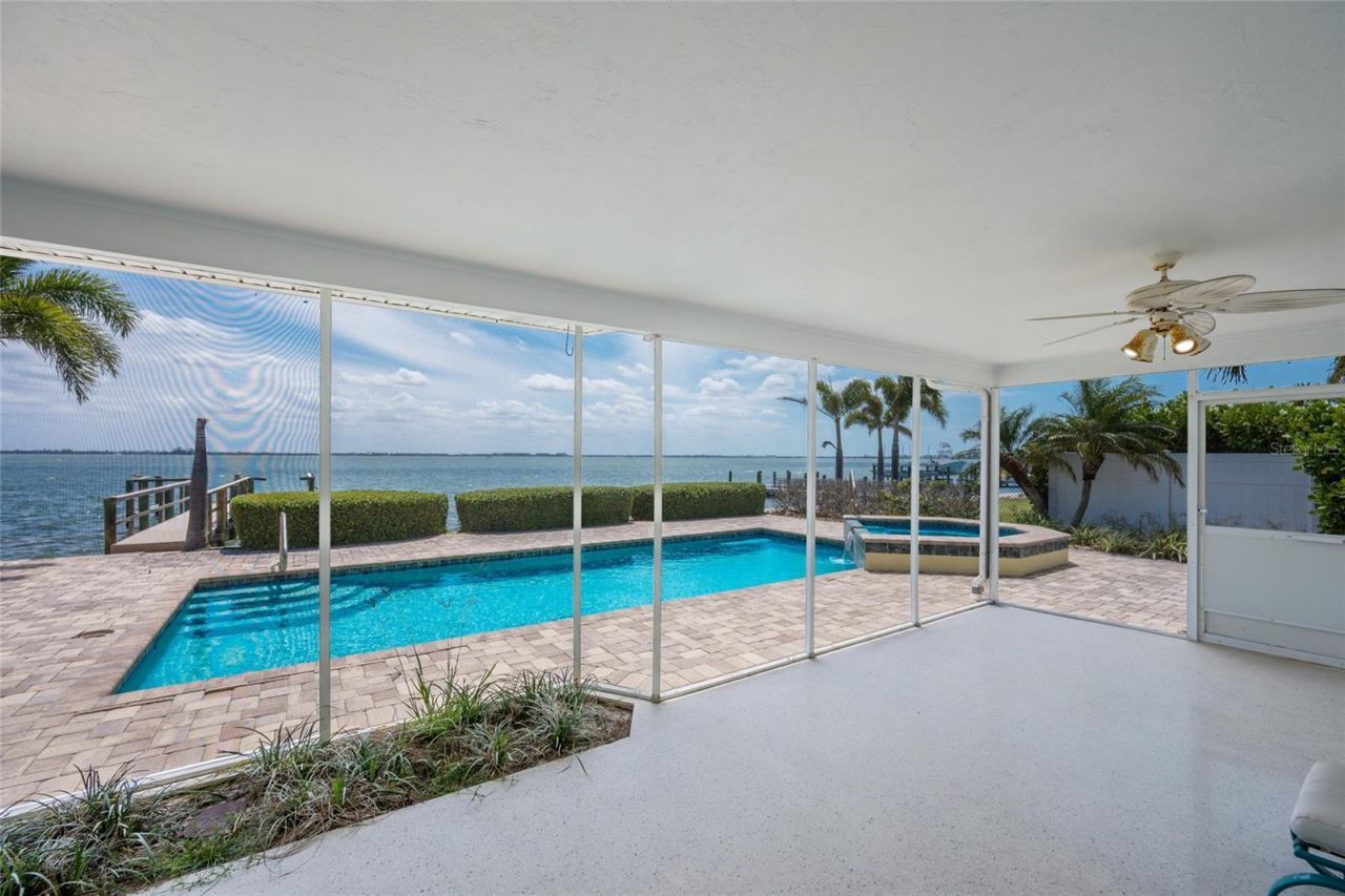 633 Key Royale Drive, Holmes Beach, FL 34217 Photo