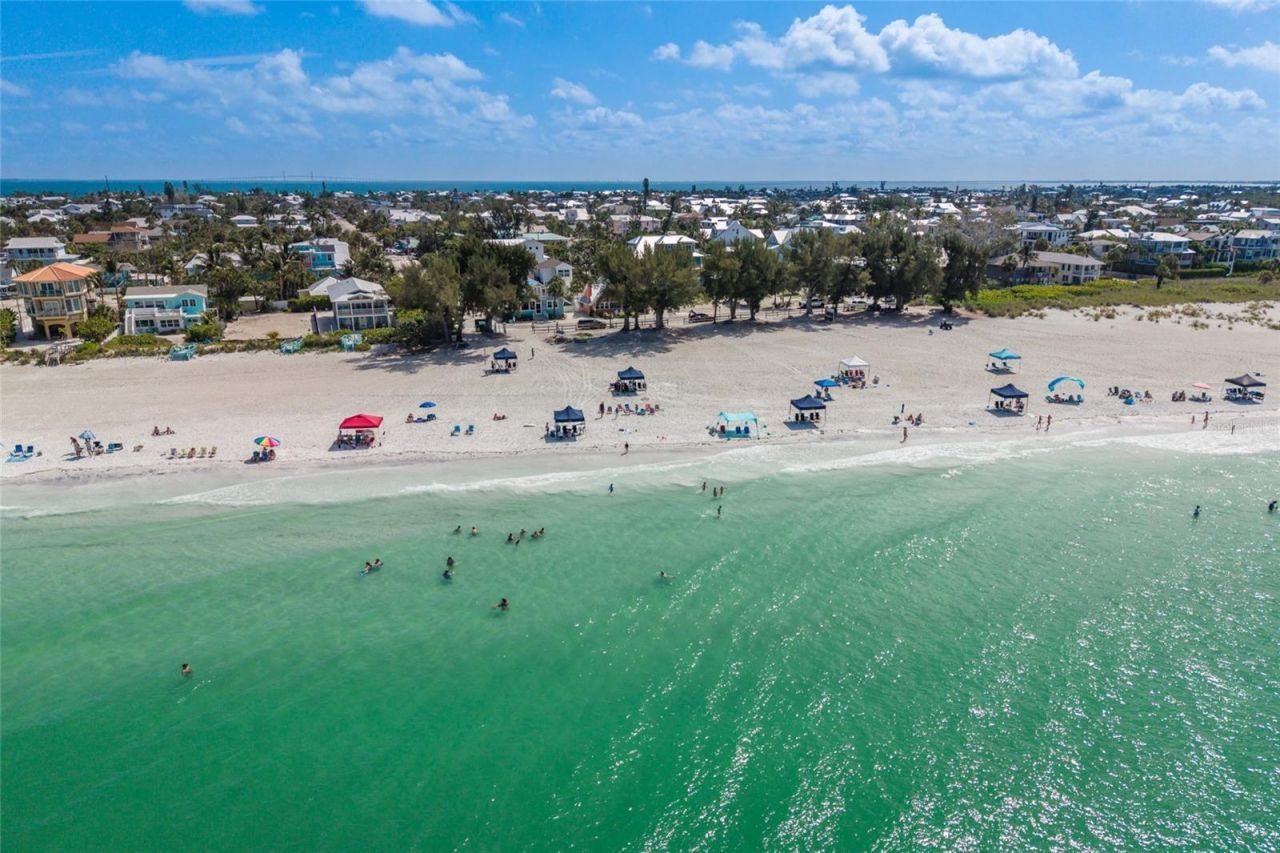 633 Key Royale Drive, Holmes Beach, FL 34217 Photo
