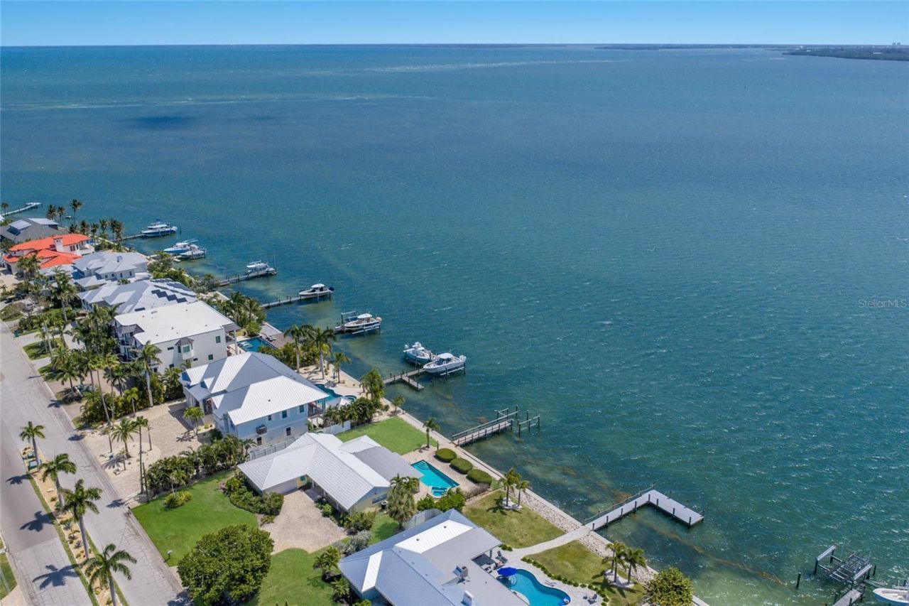 633 Key Royale Drive, Holmes Beach, FL 34217 Photo