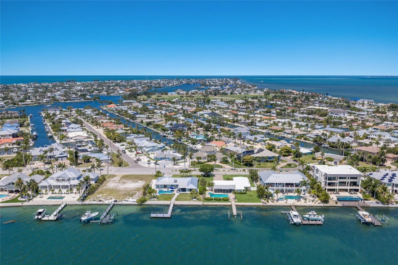 633 Key Royale Drive, Holmes Beach, FL 34217 Photo