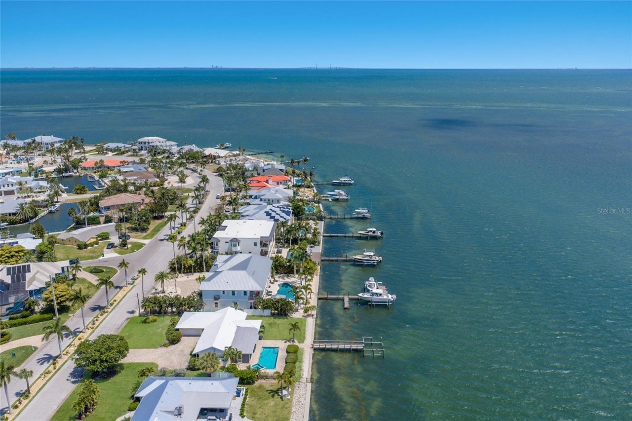 633 Key Royale Drive, Holmes Beach, FL 34217 Photo