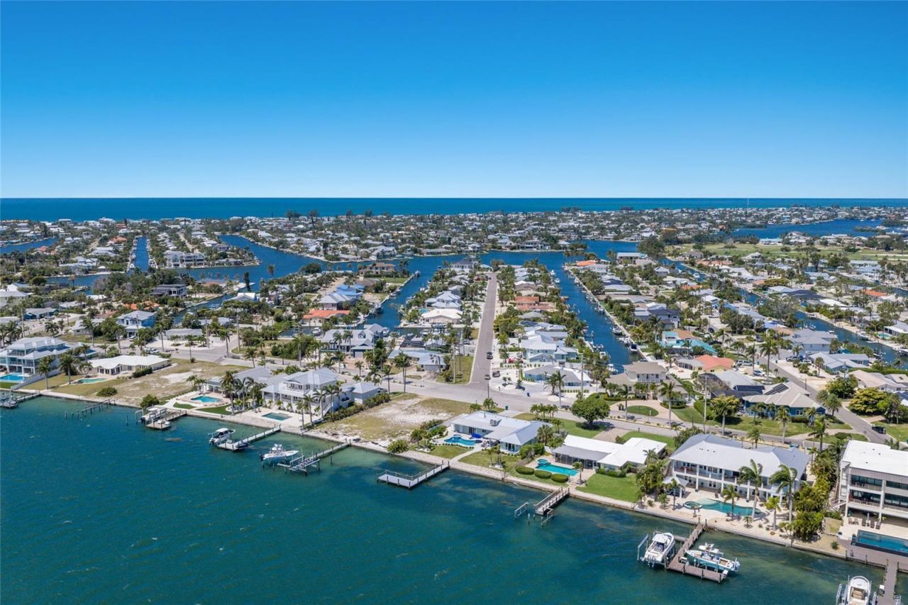 633 Key Royale Drive, Holmes Beach, FL 34217 Photo