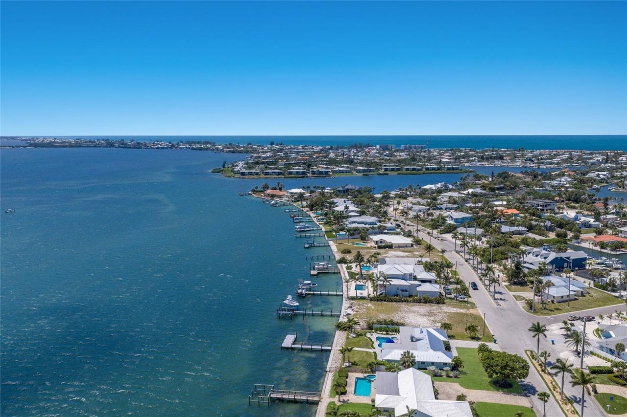 633 Key Royale Drive, Holmes Beach, FL 34217 Photo