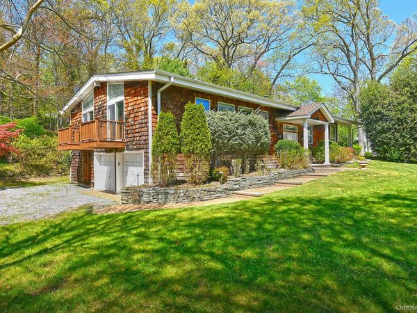 15 Mariners Court , Centerport, NY 11721