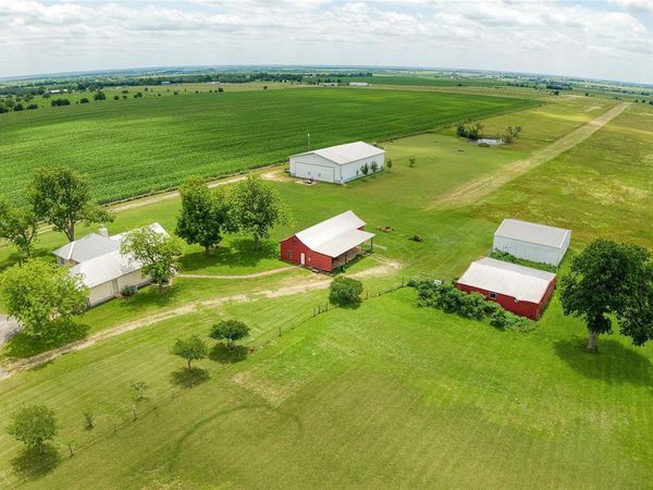 1005 E Buttercup RD, Taylor, TX 76574