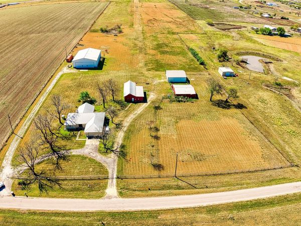 1005 E Buttercup RD, Taylor, TX 76574