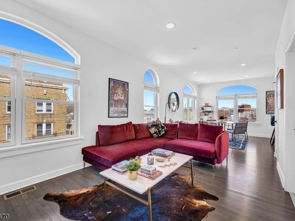 974 Summit Ave, Jersey, NJ 07307