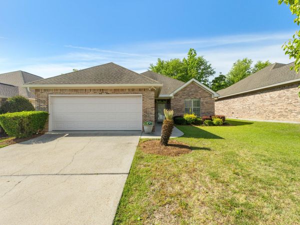 105 Cottage Dr., Hattiesburg, MS 39402