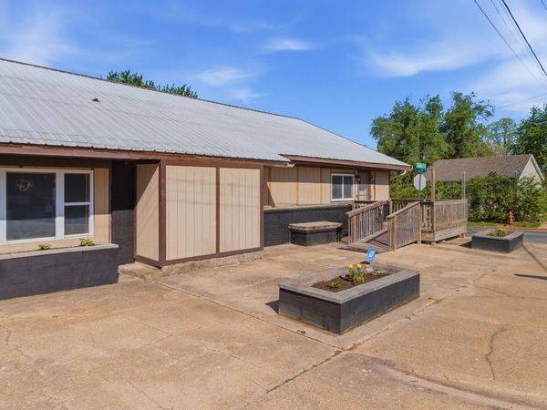 201 S Lake Street, Mountain Grove, MO 65711