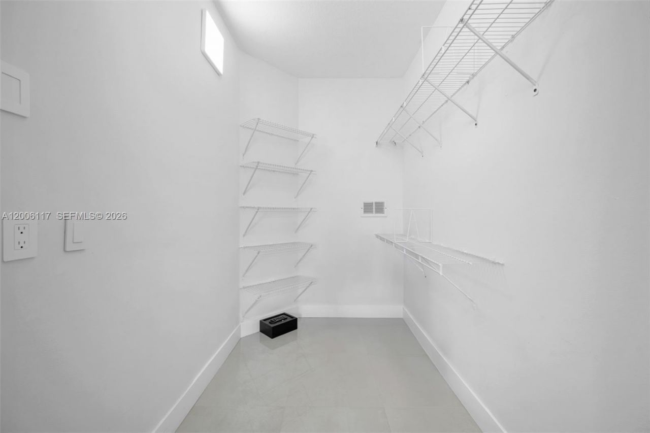 3255 NE 184th St, Unit 12410, Aventura, FL 33160 Photo