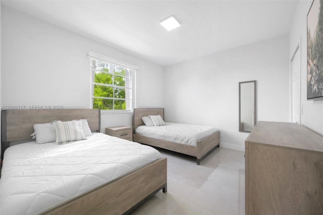 3255 NE 184th St, Unit 12410, Aventura, FL 33160 Photo