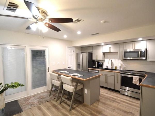 138 CREEKSIDE COURT , NEWARK, DE 19702