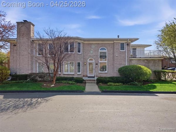 118 Windwood Pointe , St. Clair Shores, MI 48080