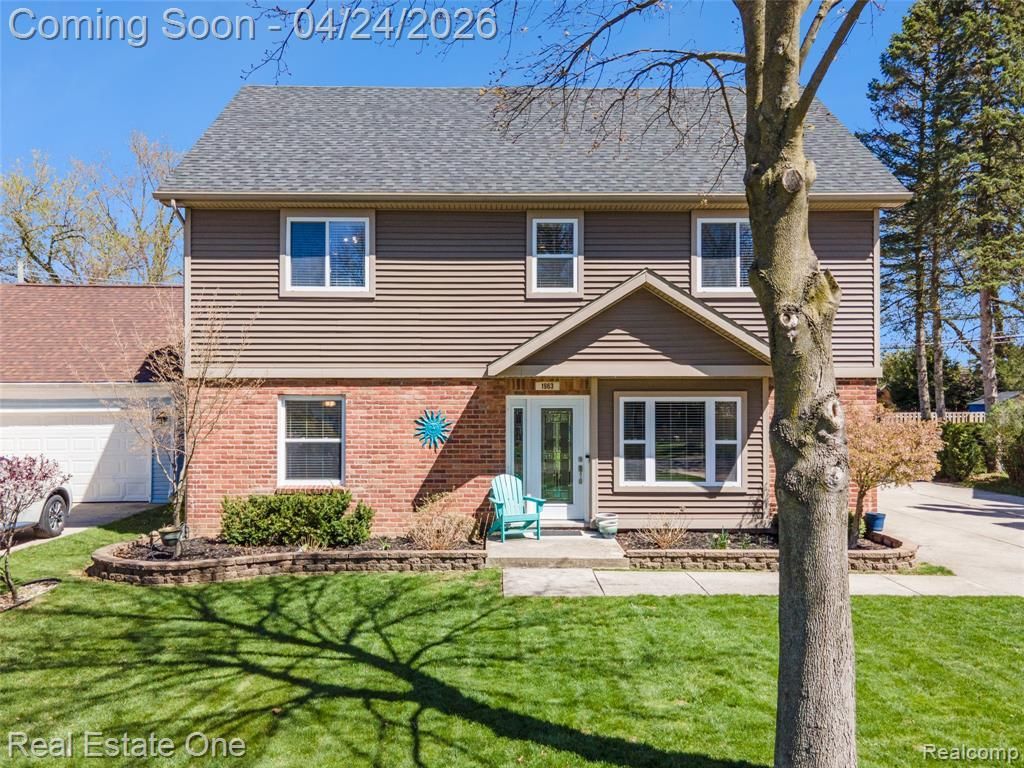 1963 Beverly Street, Sylvan Lake, MI 48320 Main Photo