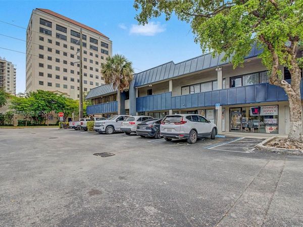 3735 SW 8th St, Coral Gables, FL 33134