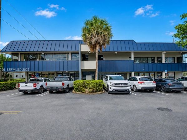 3735 SW 8th St, Coral Gables, FL 33134