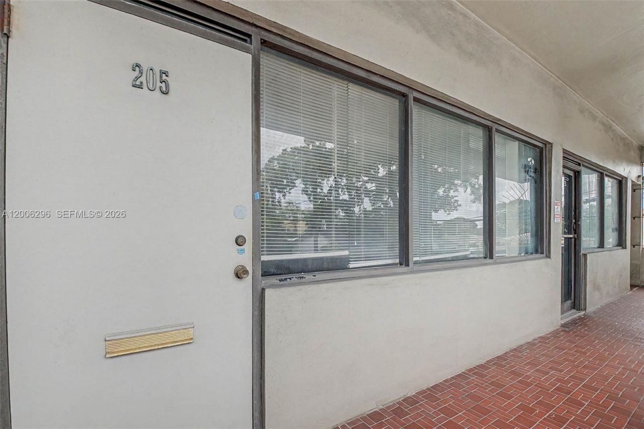 3735 SW 8th St, Coral Gables, FL 33134 Photo