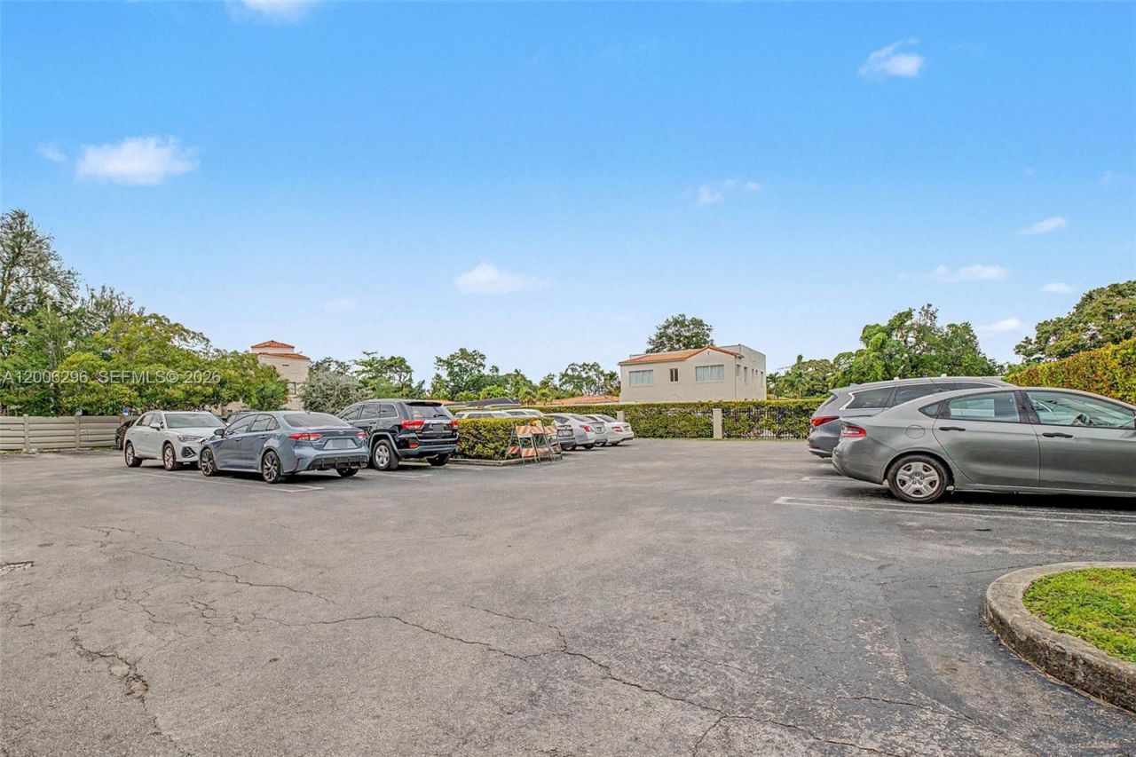 3735 SW 8th St, Coral Gables, FL 33134 Photo