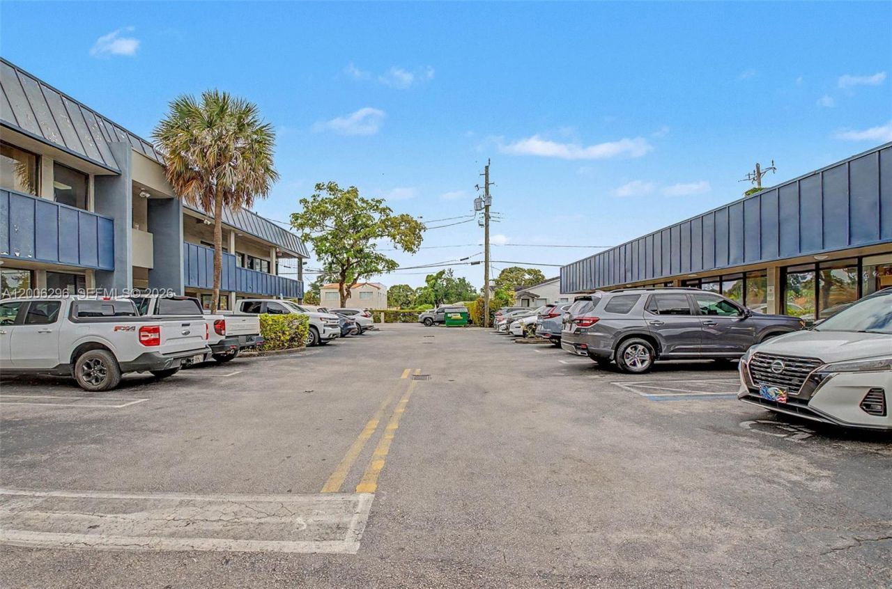 3735 SW 8th St, Coral Gables, FL 33134 Photo