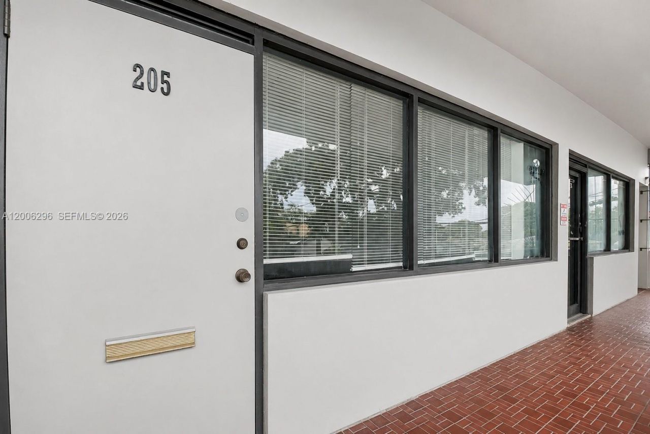 3735 SW 8th St, Coral Gables, FL 33134 Photo