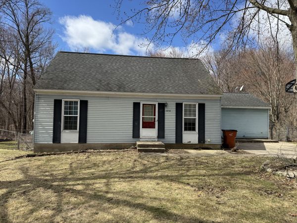 10736 Woodbushe Drive SE, Lowell, MI 49331