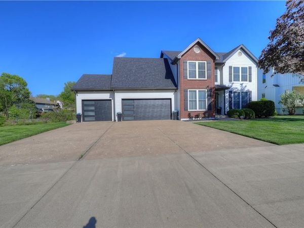 125 SE Battery Point, Lee's Summit, MO 64063